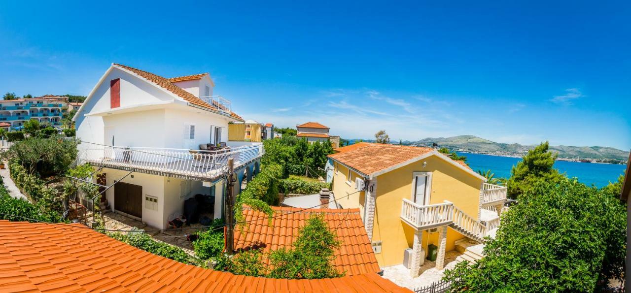 Apartment "On The Beach" Трогір Екстер'єр фото