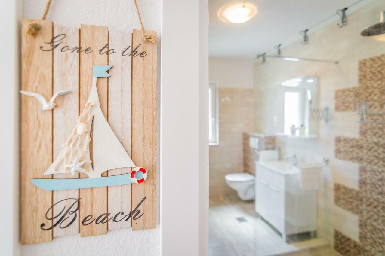 Apartment "On The Beach" Трогір Екстер'єр фото